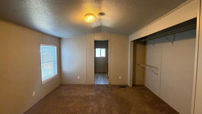 Building Photo - AVAILABLE NOW - Recently Renovated, Charming 2-Bedroom Home in the Heart of Pasco::