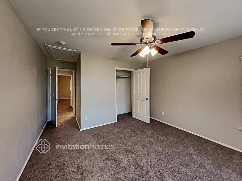 Building Photo - 824 Blue Heron Ln