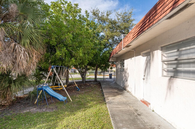 Building Photo - 7750 SW 10th Ct