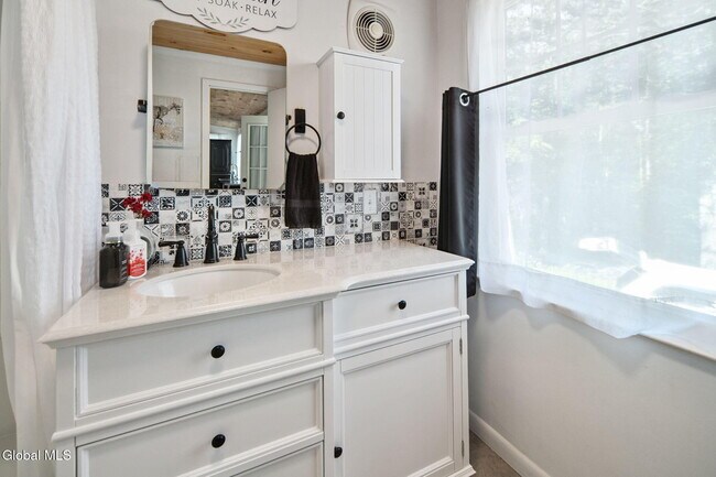 Building Photo - 1136 Enid Rd