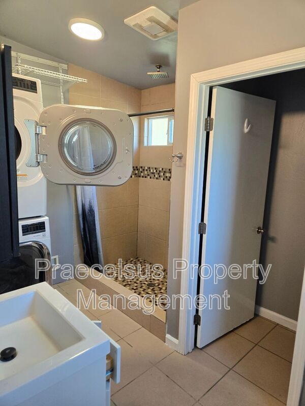 Building Photo - 37 E J St