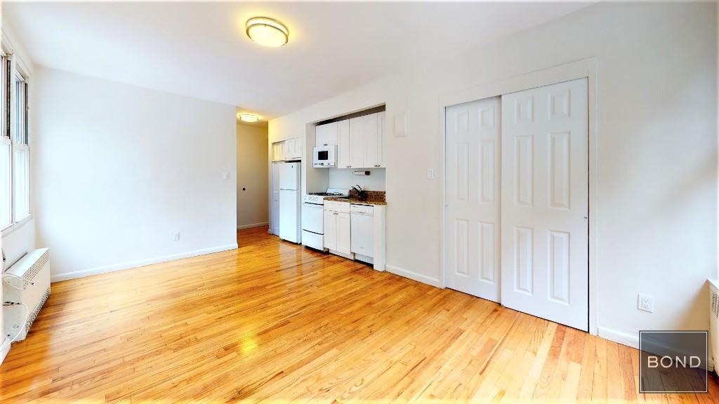 Building Photo - 260 W 27th St
