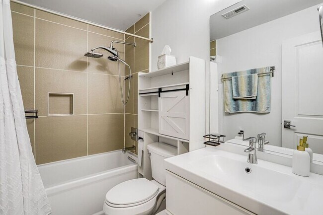 Building Photo - 816 Kennedy St NW