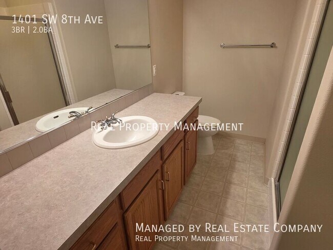 Building Photo - 1401 SW 8th Ave