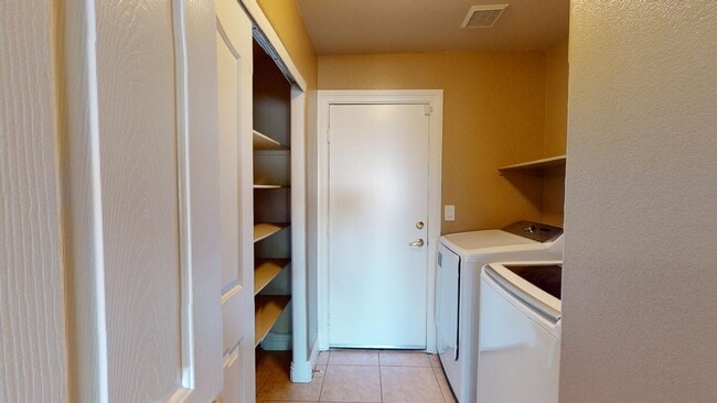 Building Photo - One Story Home Near Beautiful Mountain's Edge Community
