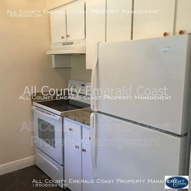 Building Photo - 105 Country Club Dr