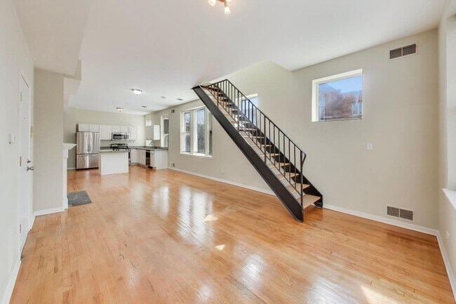 Building Photo - 1481 W Irving Park Rd