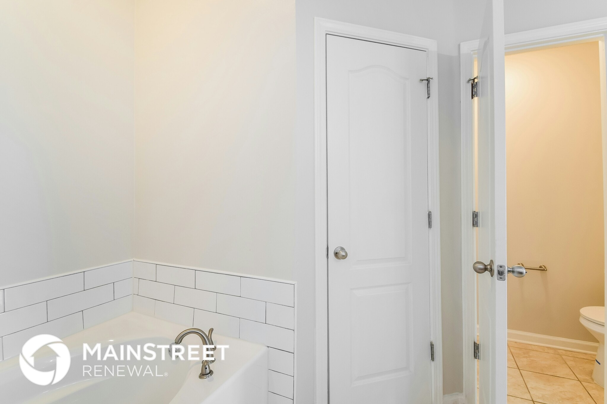 Building Photo - 4181 Amherst Dr