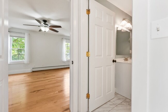 Building Photo - New England Style Farm House for RENT in P...