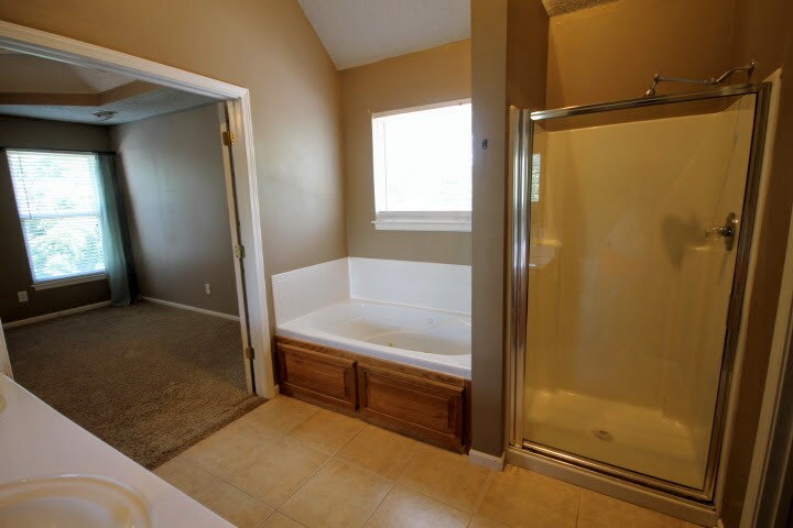 Owner's Suite Bathroom Jacuzzi-Like Jetted Tub & Shower, Top Floor - 9505 NW 86th Ter
