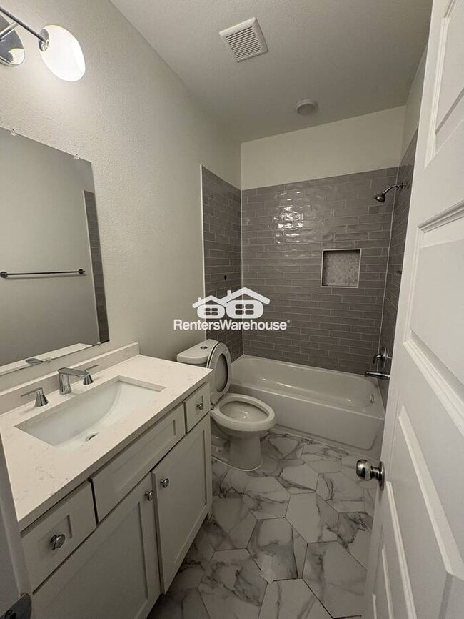 Building Photo - New 3 bed 2 bath Home in the Heart of Gree...