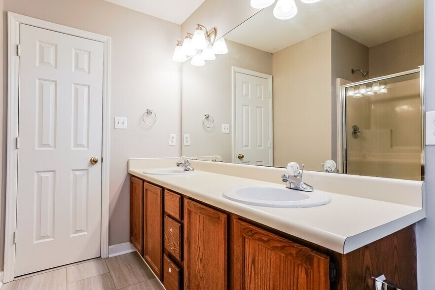 Building Photo - 4400 Birmingham Way