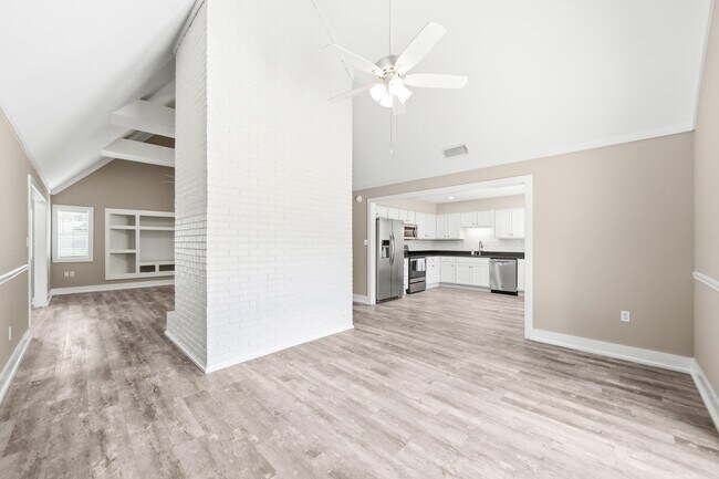 Building Photo - 942 Rue De Palms