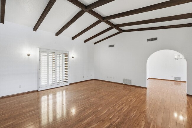 Building Photo - 1003 E Calle Monte Vista