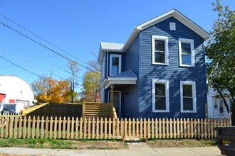 Building Photo - 20 Mcreynolds St