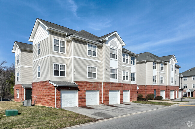 Building Photo - Overland Gardens Apartments