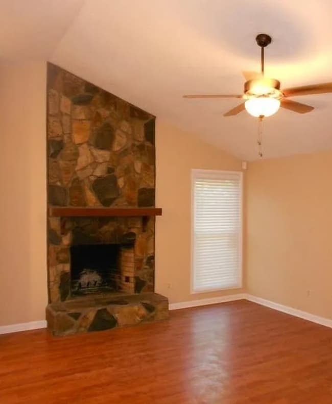 Building Photo - NEW LISTING!!!!!