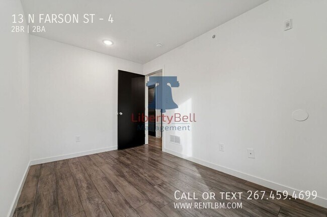 Building Photo - 13 Farson St