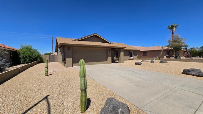 Building Photo - 11740 N 74th Dr
