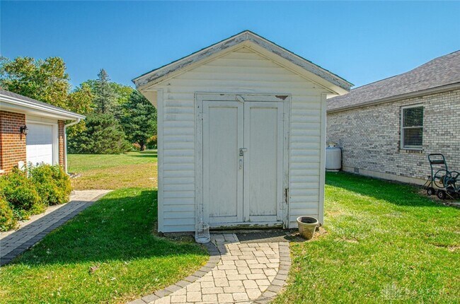 Building Photo - 695 Lakengren Dr
