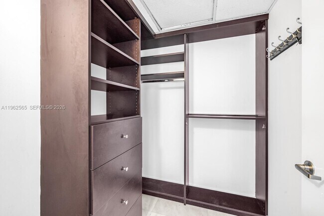 Building Photo - 495 Brickell Ave