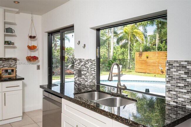 Building Photo - 511 SW 168th Ave