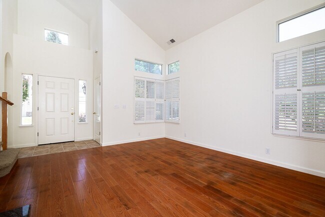 Building Photo - Stunning 2 Story, 3-Bed Home in Folsom’s Desirable Gated Community!