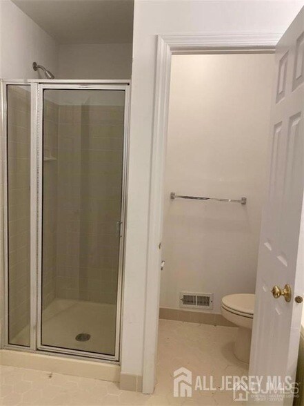 Building Photo - 33 Marion Dr