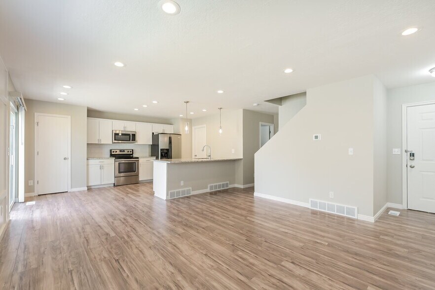 Building Photo - 827 Flint St