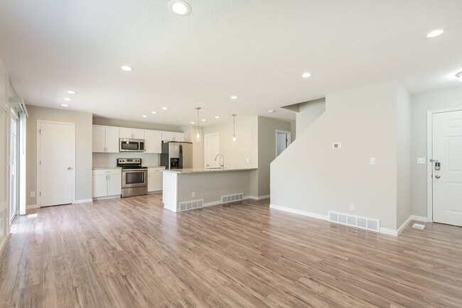 Building Photo - 827 Flint St