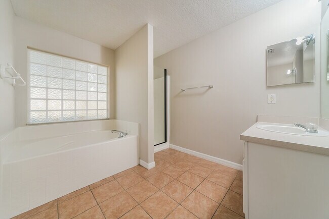 Building Photo - 214 Pleasant Hill Dr