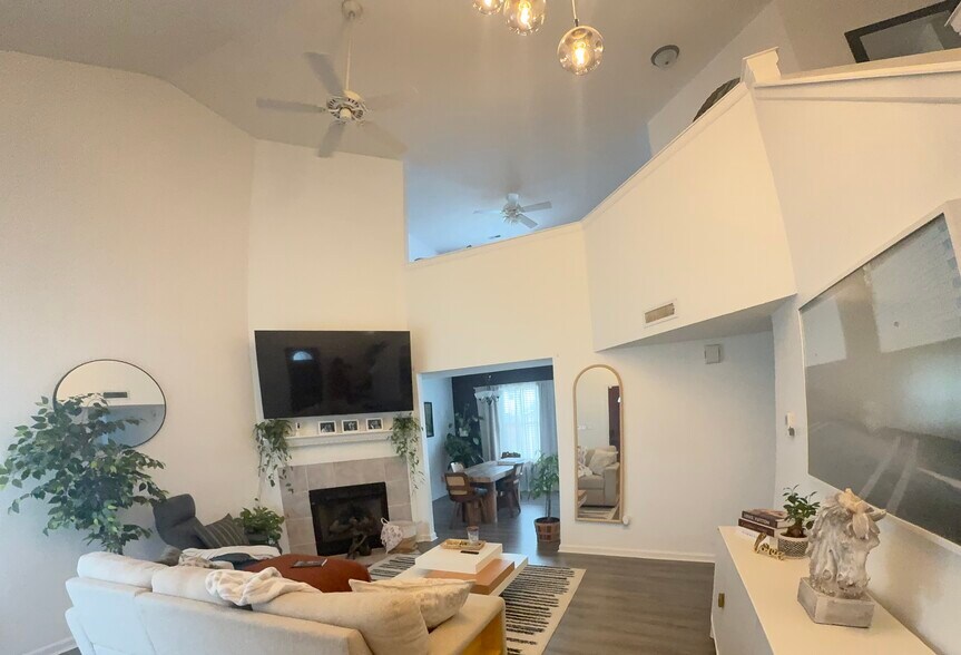 Building Photo - 5222 Waterton Lakes Dr