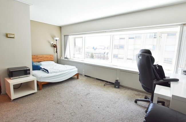 Building Photo - 555 E William St