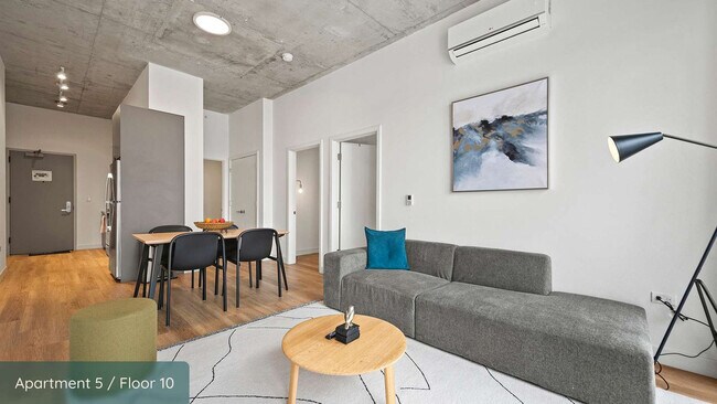 Building Photo - 853 W Blackhawk St