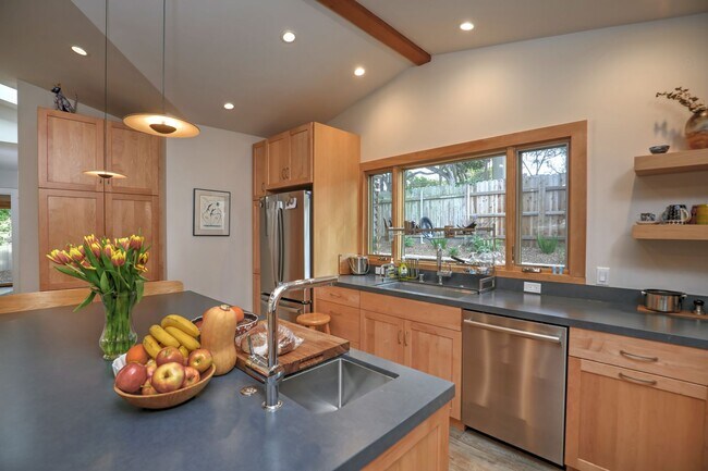 Building Photo - Furnished Mesa Hideaway!