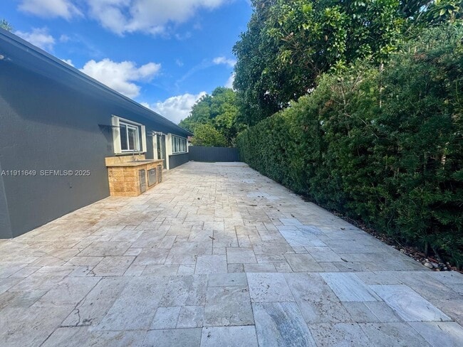 Building Photo - 6905 SW 148th Ct