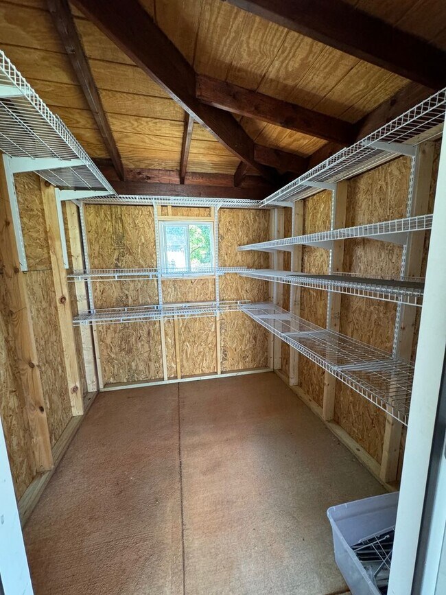 Building Photo - Weaverville - Modern, Three Bedroom, Fenced Yard