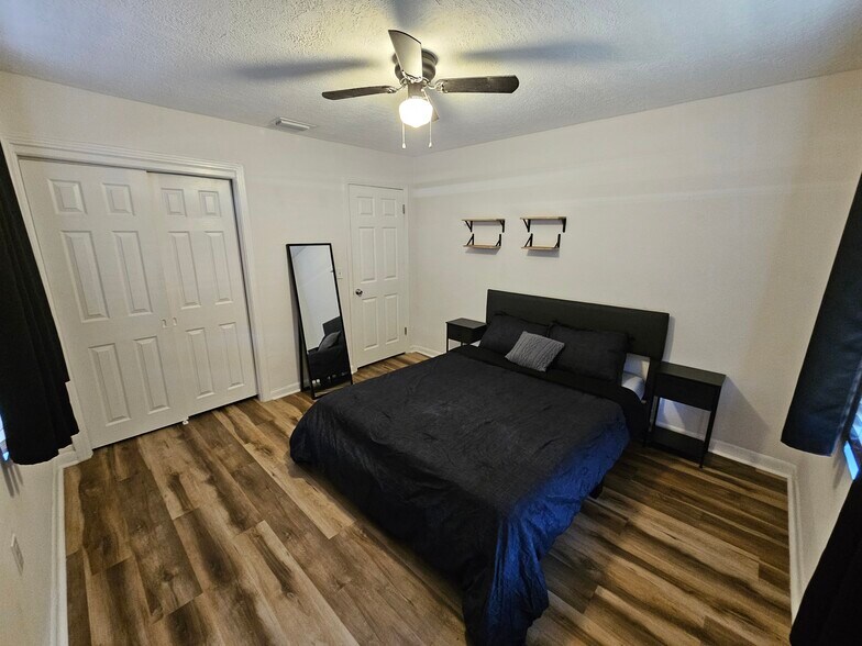 Building Photo - 1752 14th Ave S