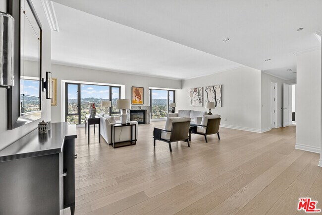 Building Photo - 10727 Wilshire Blvd