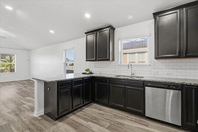 Building Photo - 19040 Kimberlite Dr