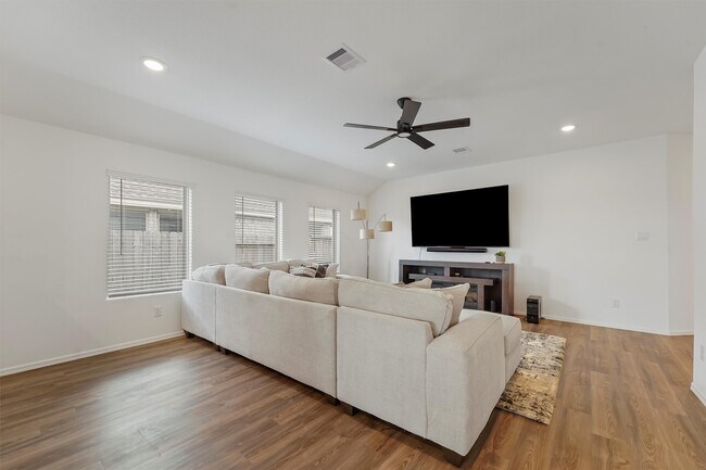 Building Photo - 7310 Bartoncliff Dr