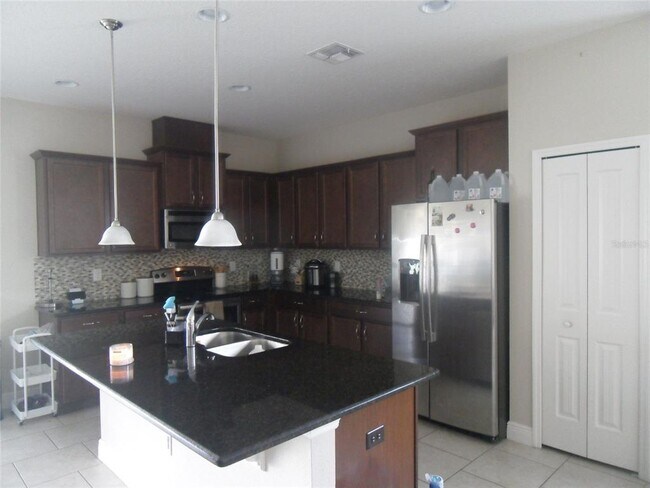 Building Photo - 1497 Softshell St