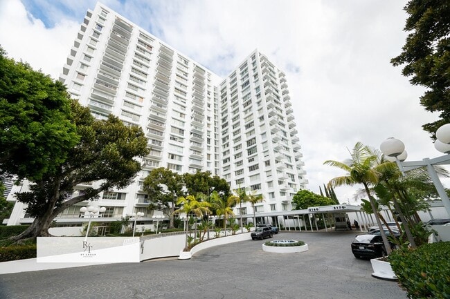 Building Photo - Modern 2-Bedroom Condo with Premium Amenities in Los Angeles