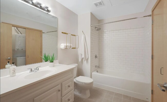 Building Photo - 521 S 7th St