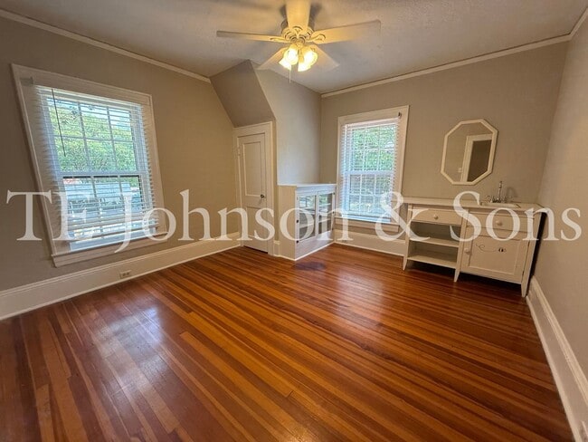 Building Photo - 817 S Hawthorne Rd