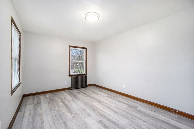 Building Photo - Newly Renovated 1br/1ba Apartment Available! PICTURES COMING SOON!