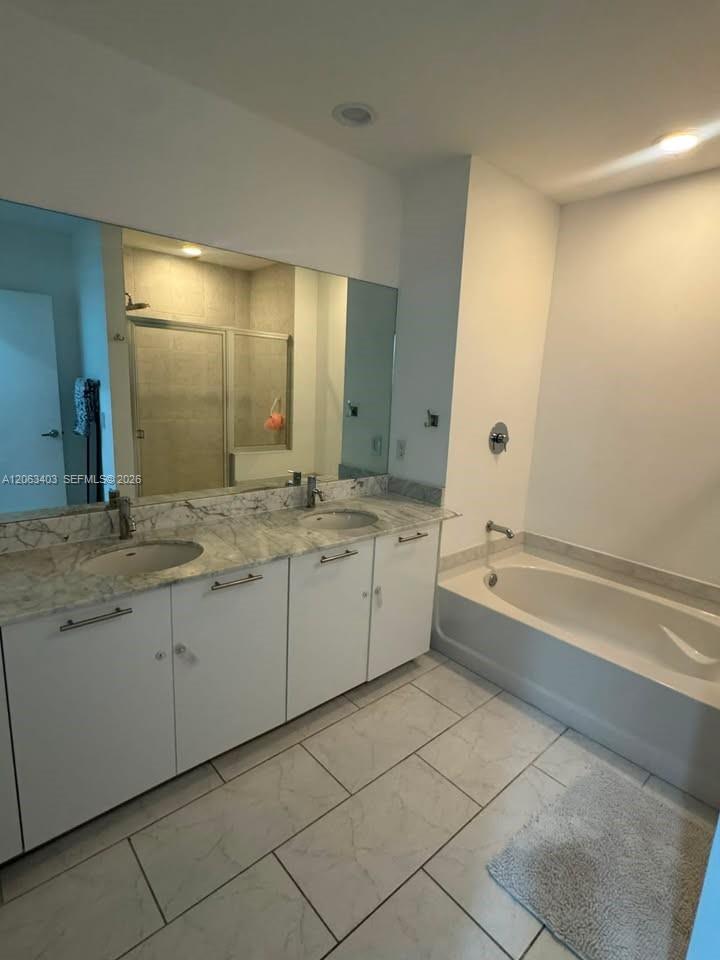 Building Photo - 951 Brickell Ave