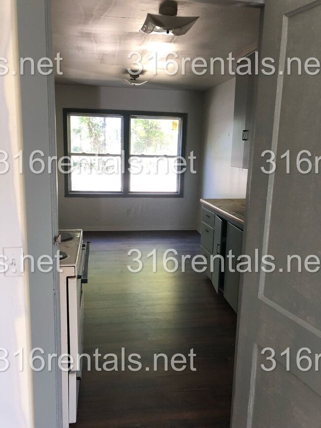 Building Photo - $650 - 1 bed 1 bath - Single Family Home