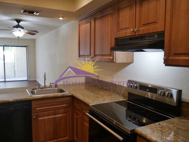 Building Photo - 1 Bed 1 Bath 682 sq ft. Condo in Foothill Farms