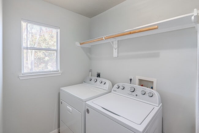 Building Photo - 914 Parsonfield Ct